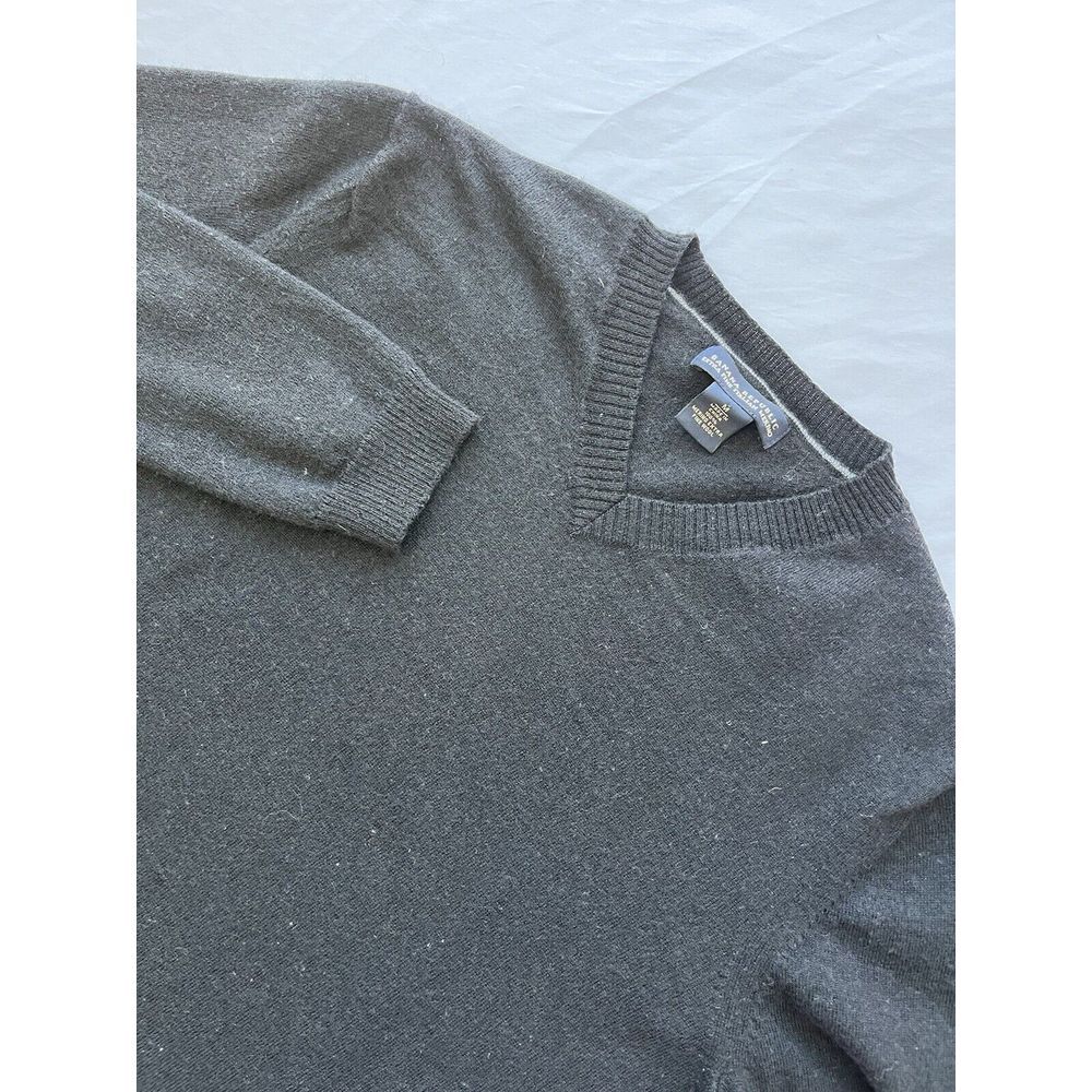 Banana Republic Mens Sz  M 100% Extra Fine Merino Wool Black V-Neck Knit Sweater
